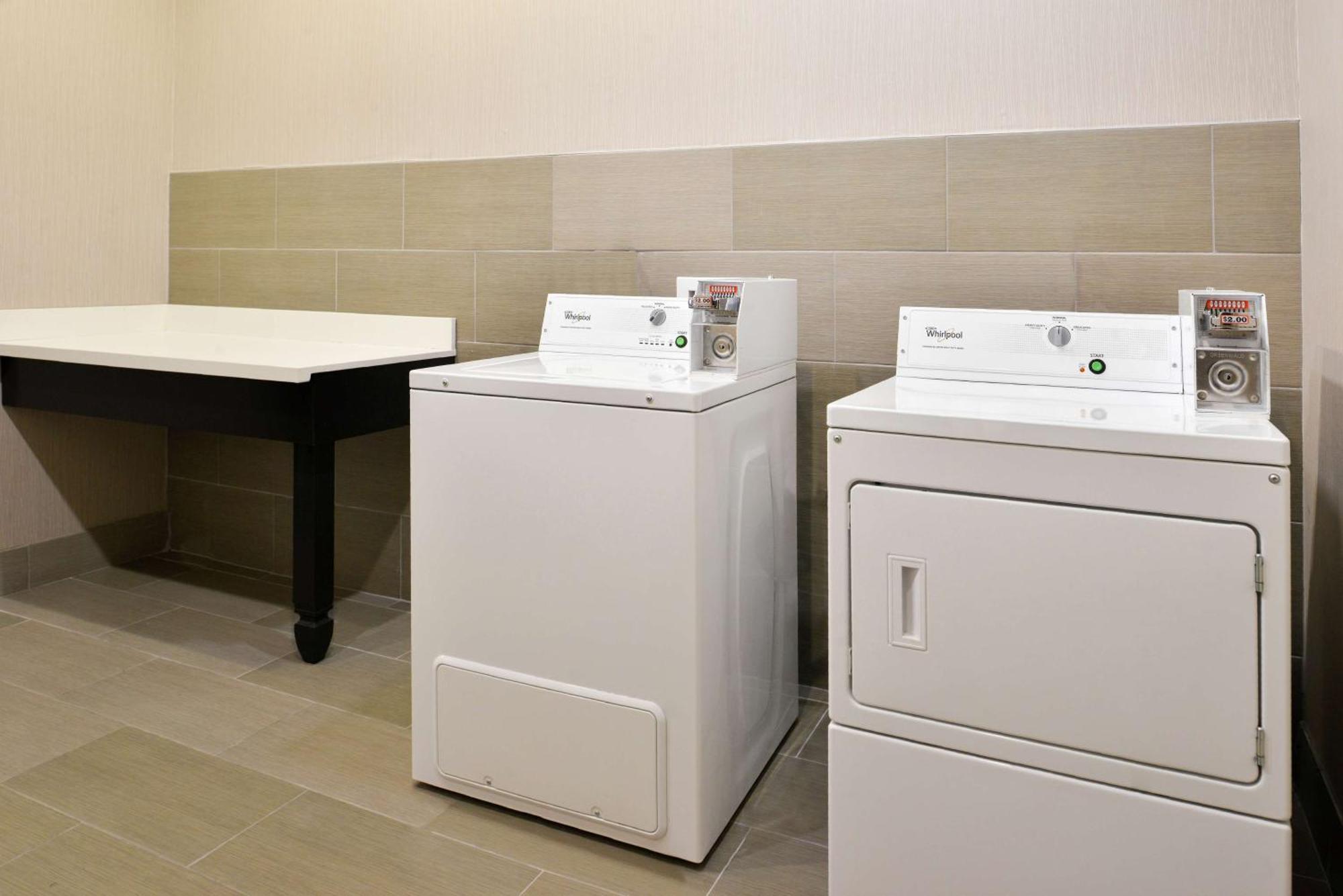 Hampton Inn And Suites Hutto Экстерьер фото