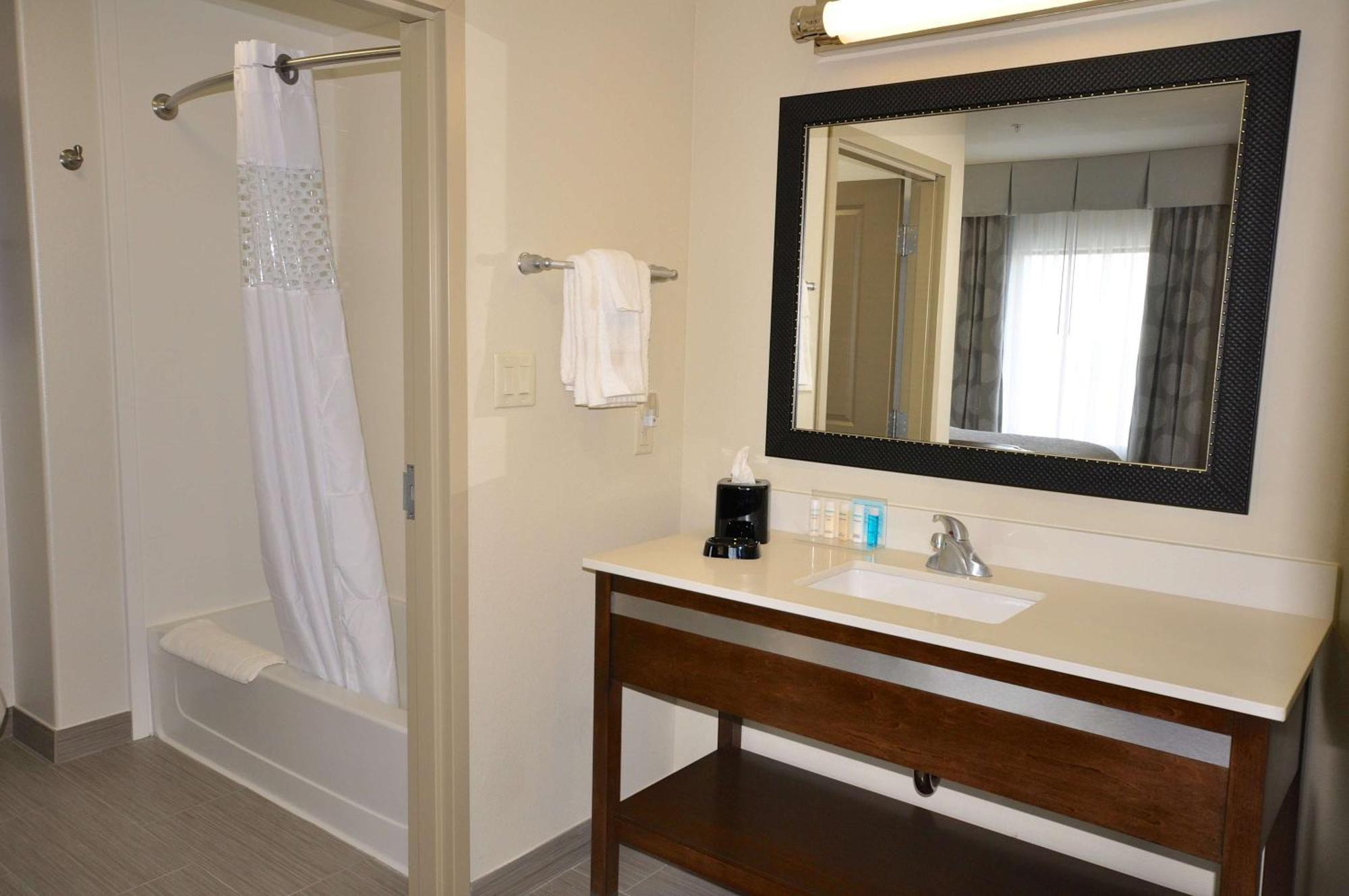 Hampton Inn And Suites Hutto Экстерьер фото